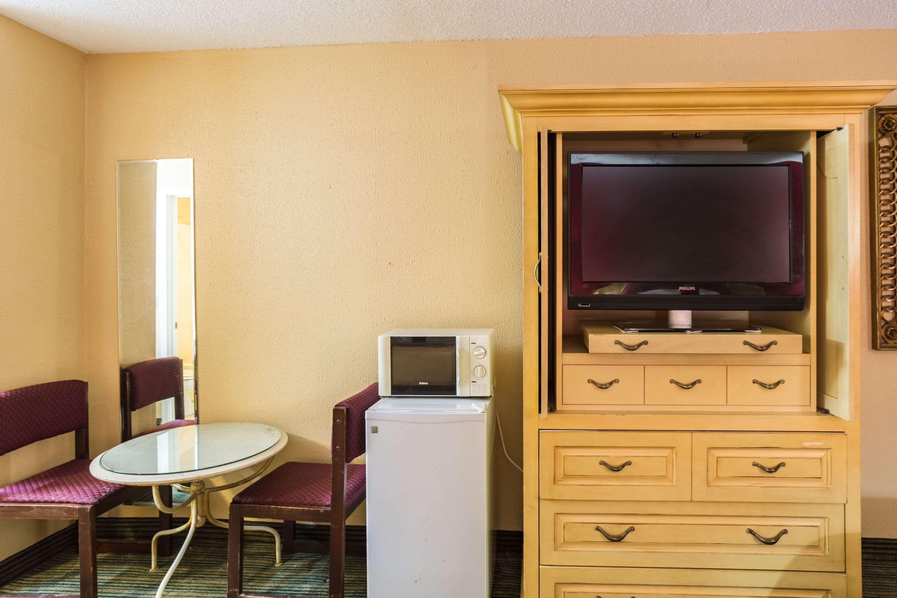 Hazlehurst Rodeway Inn מראה חיצוני תמונה